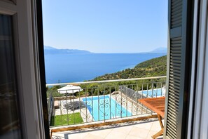 Property grounds - Private Villa with Breathtaking sea view, Swimming pool, Near the beach (Skaloma, Phokis)