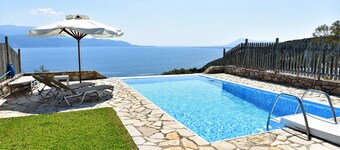 Private Villa with Breathtaking sea view, Swimming pool, Near the beach