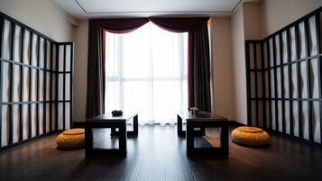 Standard-Zweibettzimmer | Hochwertige Bettwaren, Betten mit Memory-Foam-Matratzen, Minibar