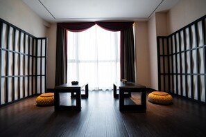 Habitación estándar con 2 camas individuales | Ropa de cama de alta calidad, camas con efecto memoria y minibar 