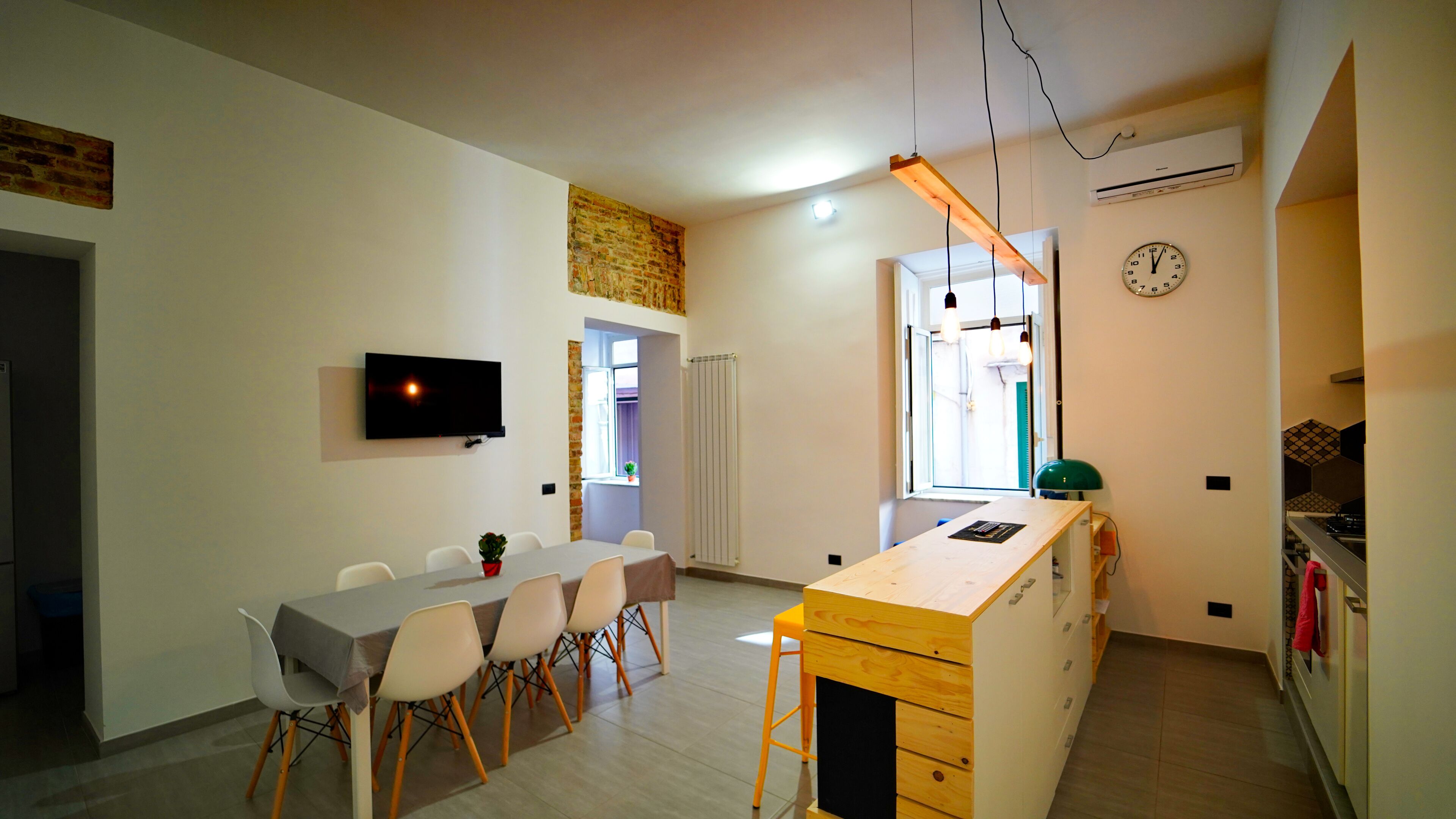 Free daily self-serve breakfast