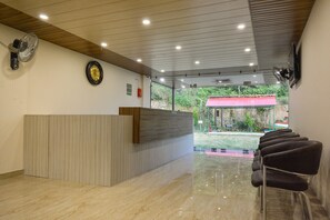 ฝ่ายต้อนรับ