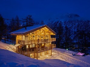 Fassade der Unterkunft – Abend/Nacht