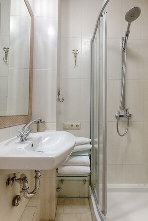 Savon, shampoing, papier toilette