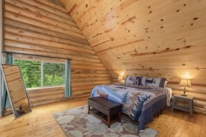 4 bedrooms, iron/ironing board, travel crib, bed sheets - Bearfoot Chalet/ Private, Hot Tub, WIFI, Dogs OK (Leavenworth)