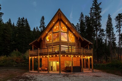 Bearfoot Chalet-Private, Hot Tub, WIFI, Dogs OK