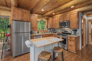 Fridge, microwave, oven, stovetop - Forest | Hot Tub | Dogs OK | BBQ | Firepit | View (Leavenworth)