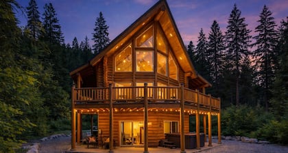 Bearfoot Chalet/ Private, Hot Tub, WIFI, Dogs OK