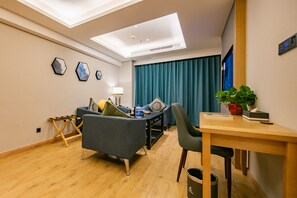 Family Suite | Desk, free WiFi - Katie Eastman Hotel (Xi'an)