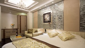 Soundproofing, WiFi (free) - Hotel LEI Adult Only (Funabashi)