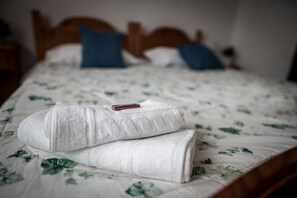 2 chambres, coffres-forts dans les chambres, Wi-Fi, draps fournis