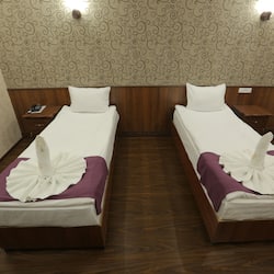 Chambre Standard avec lits jumeaux | 1 chambre, minibar, coffres-forts dans les chambres, bureau