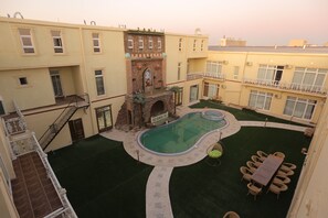 Seasonal outdoor pool - Hotel Khiva Palace (Khiva)