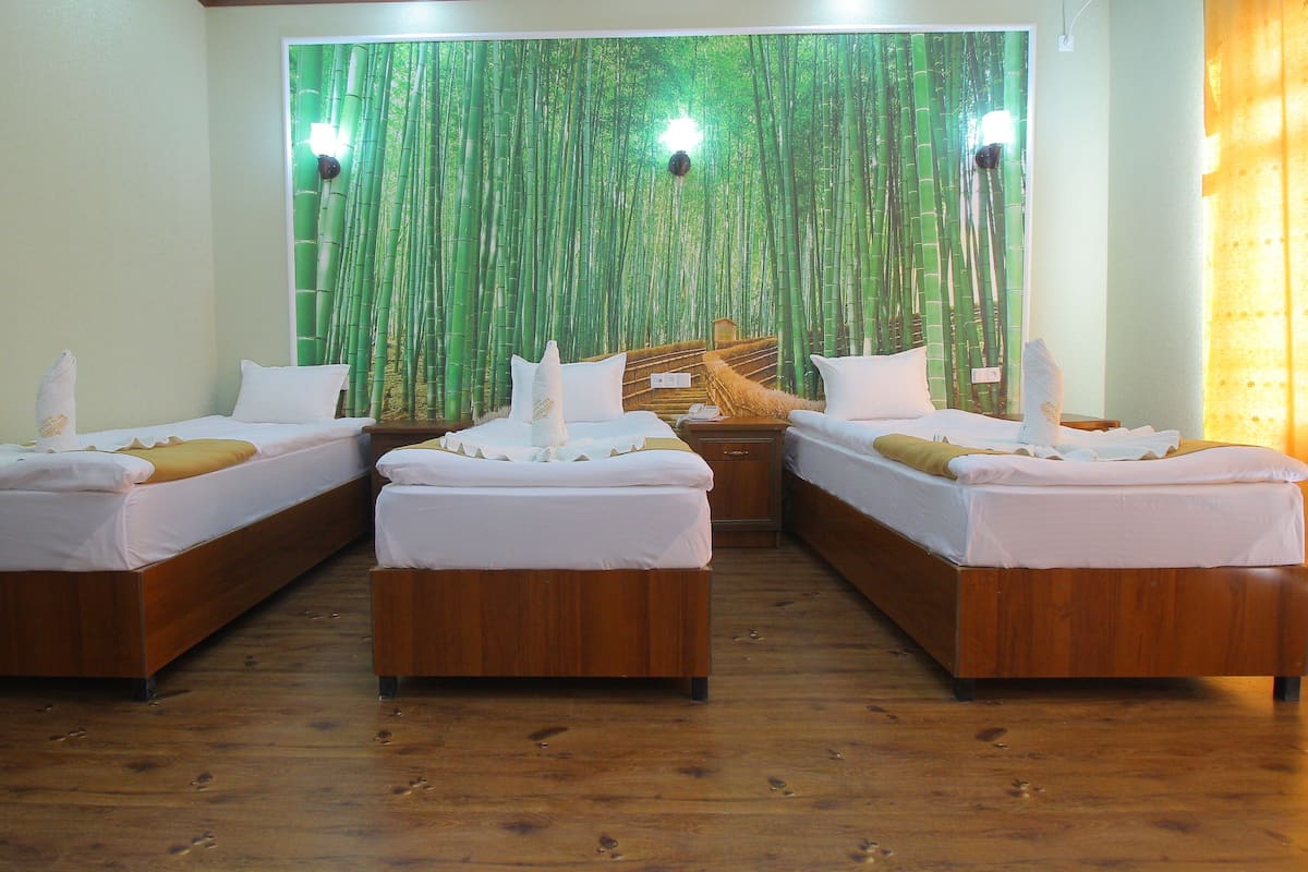 Standard Triple Room | 1 bedroom, minibar, in-room safe, desk
