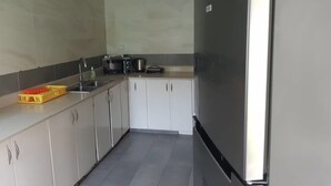 都會公寓, 2 間臥室 | 私人廚房 | 咖啡機/沖茶器、電冰箱、微波爐、烤箱