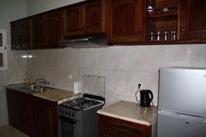 Cookware/dishes/utensils