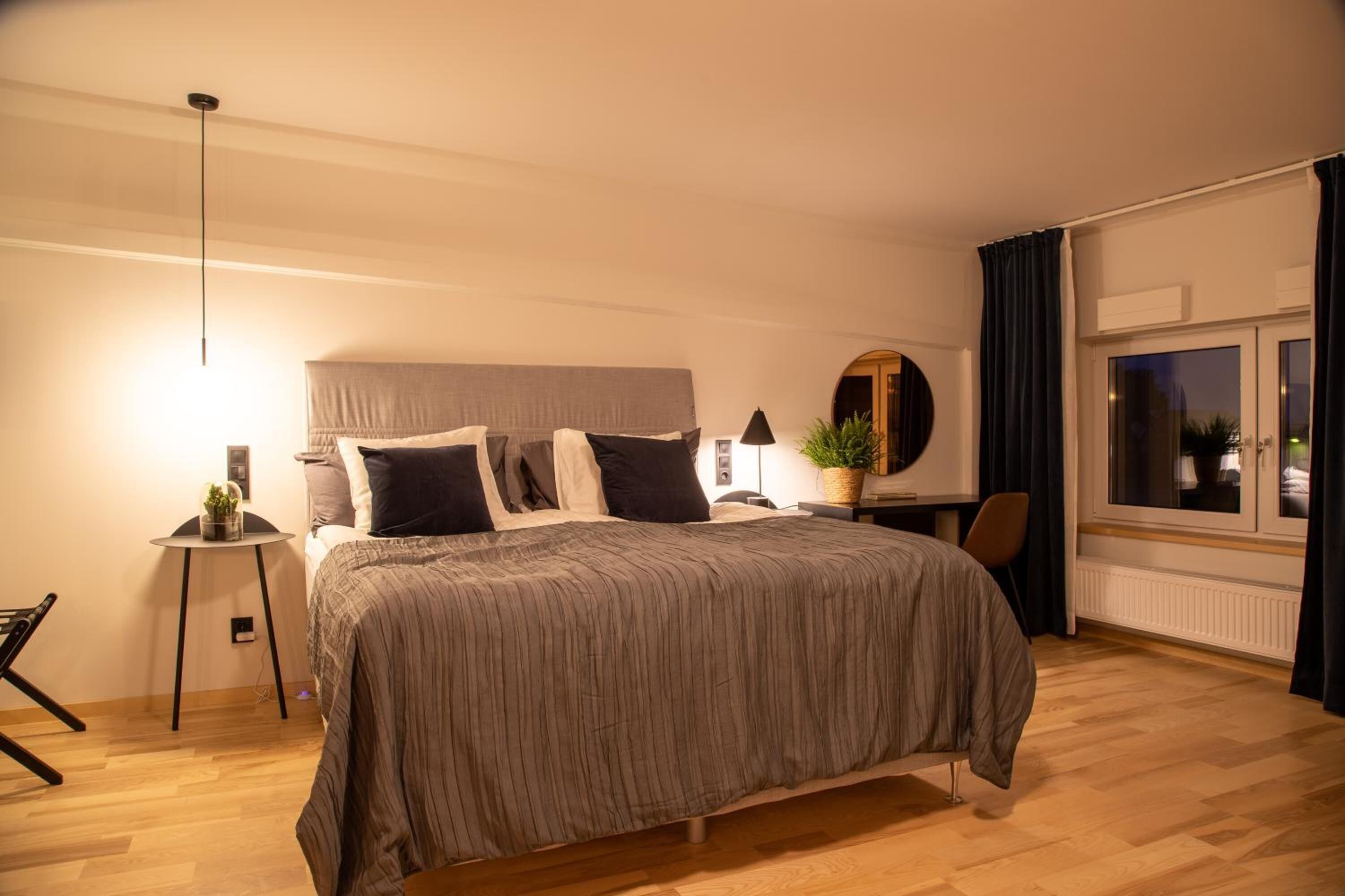 minibar, desk, soundproofing, iron/ironing board