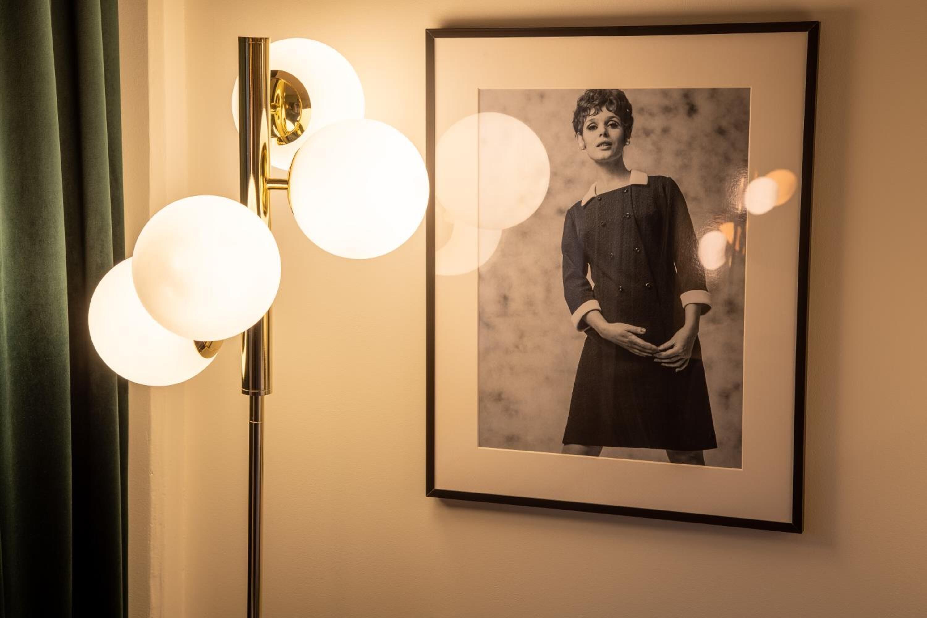 minibar, desk, soundproofing, iron/ironing board