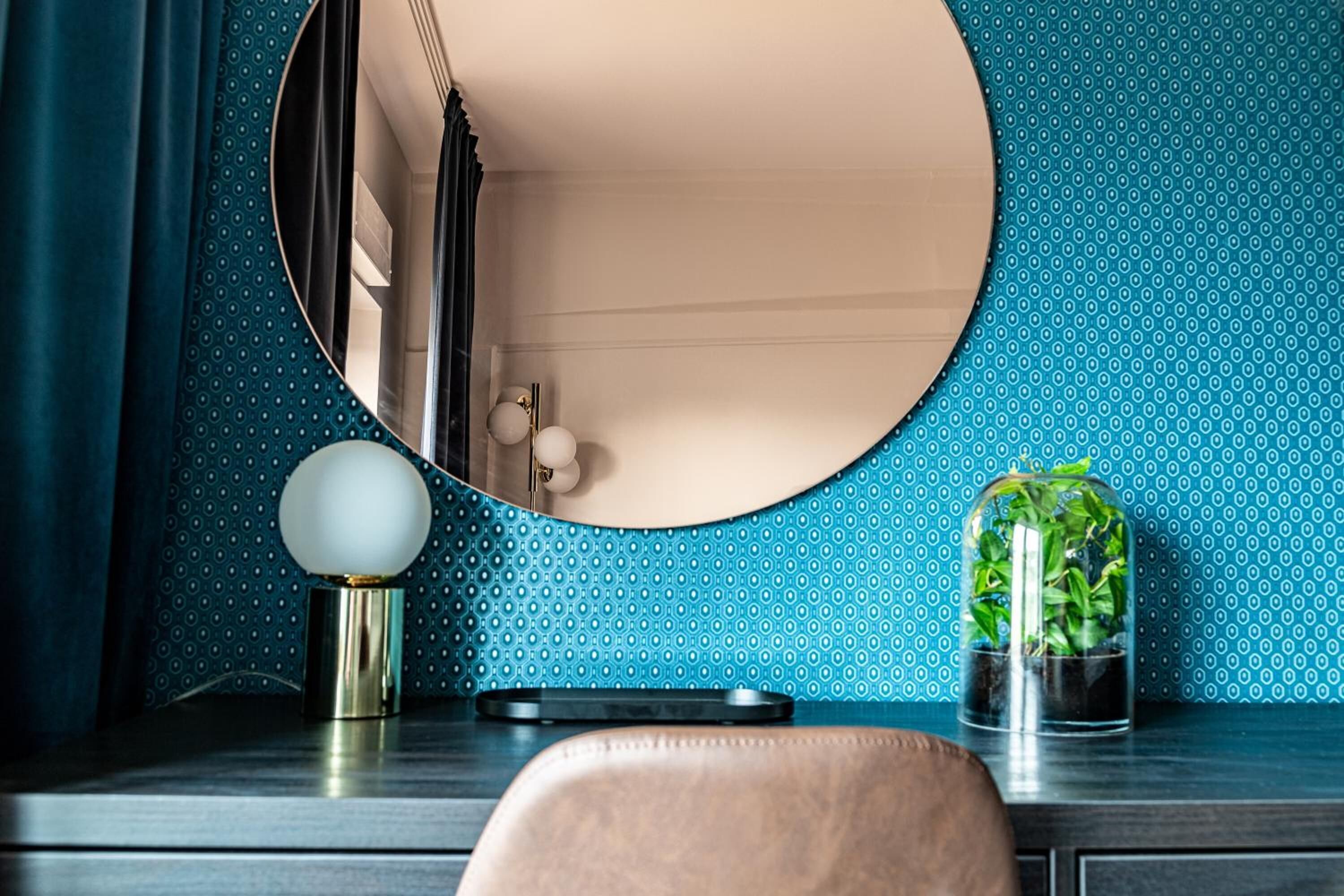 minibar, desk, soundproofing, iron/ironing board