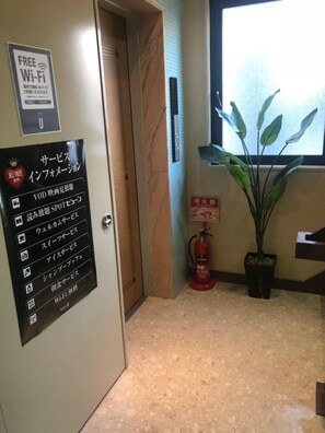 Interior - Hotel U (Tokyo)