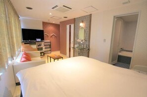 Minibar, in-room safe, free WiFi, bed sheets - Hotel U (Tokyo)