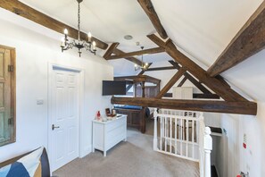 Individually decorated, individually furnished, iron/ironing board - OYO Blenheim House (Derby)