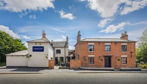 Front of property - OYO Blenheim House (Derby)