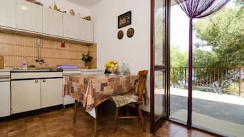 Apartamento, 5 habitaciones, terraza | Servicio de comidas en la habitación