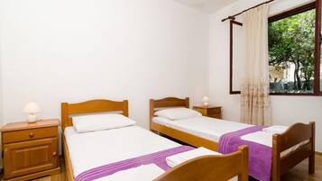 Apartment, 5 Bedrooms, Terrace | Iron/ironing board, free WiFi, bed sheets