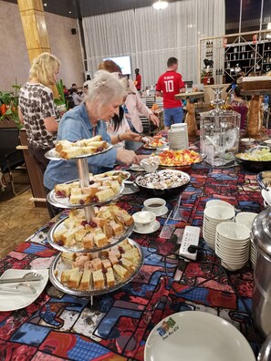 Tägliches inbegriffenes Frühstücksbuffet
