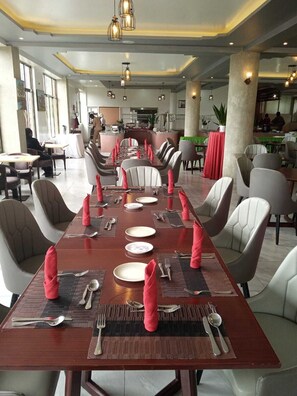Breakfast, lunch, dinner served; local and international cuisine  - Panorama Park Hotel (Naivasha)