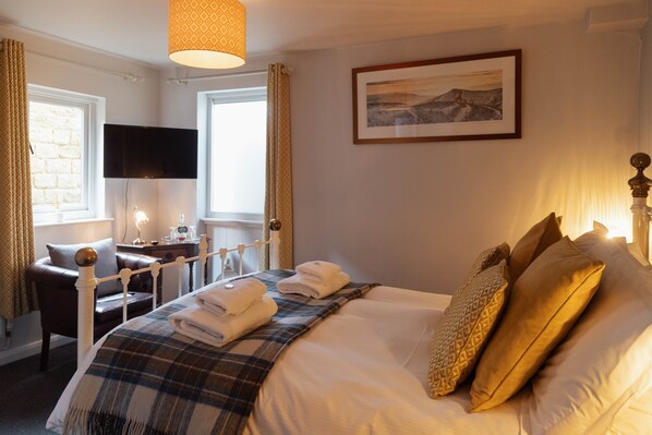 Classic Double Room, Ensuite (Delightful Double) - The Devonshire Arms Baslow (Bakewell)