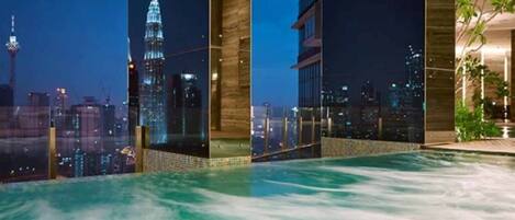 室内游泳池,室外游泳池