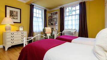 House (4 Bedrooms) | Iron/ironing board, bed sheets