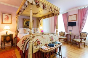 House (4 Bedrooms) | 4 bedrooms, iron/ironing board, bed sheets - Chelsea Grandeur (London)