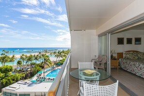 Outdoor dining - Spacious One Bedroom Harbor View Condos at Ilikai Marina With Private Balcony (Honolulu)