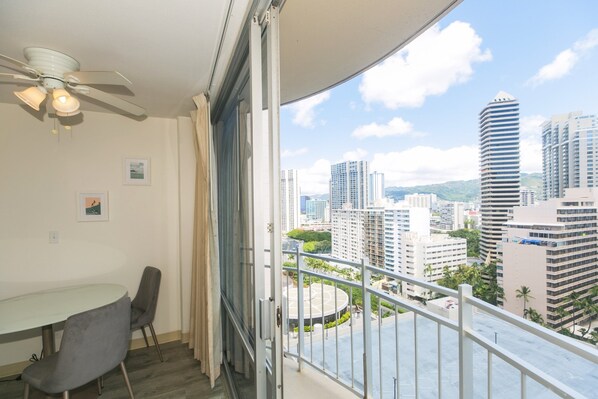 Property grounds - Ilikai Marina Studio City View Condos with Fully Equipped Kitchens & Free Wifi (Honolulu)