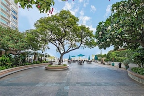 Terrace/patio - Ilikai Tower 1 Bedroom City View Condos with Private Lanai & Free Wifi! (Honolulu)