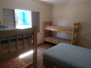 2 bedrooms, iron/ironing board, WiFi