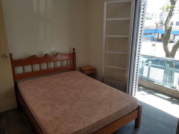 2 bedrooms, iron/ironing board, WiFi