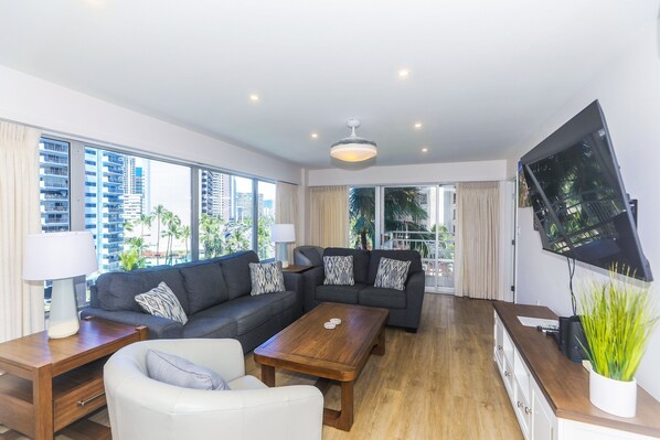 Condo, 2 Bedrooms | Living area