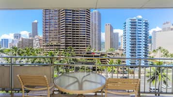 Condo, 2 Bedrooms | Property grounds