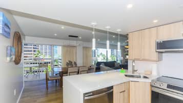 Condo, 2 Bedrooms | Private kitchen | Fridge, oven, coffee/tea maker, toaster