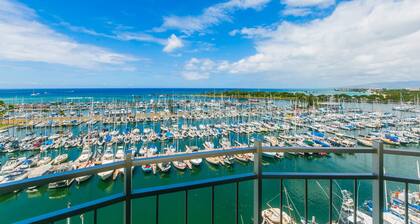 Ilikai Marina One Bedroom Harbor View Condos - Walk to Ala Moana Beach Park!