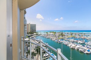Interior - Ilikai Marina One Bedroom Harbor View Condos - Walk to Ala Moana Beach Park! (Honolulu)