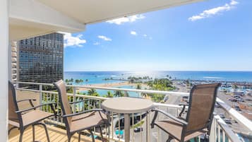 Condo, 2 Bedrooms | Property grounds