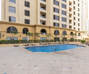 Outdoor pool - Westminster JBR (Dubai)