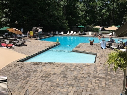 Prime location  1.7 miles to Ober Gatlinburg