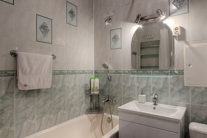 石鹸、シャンプー、トイレットペーパー