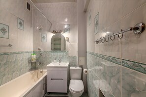 Savon, shampooing, papier de toilette